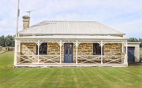 Taieri Bank Cottage - Middlemarch, Otago